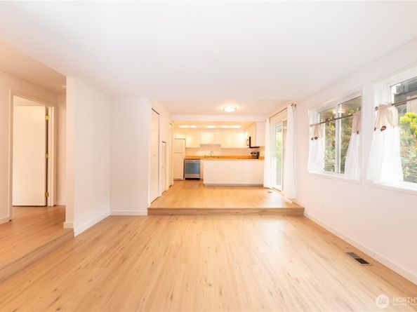 12716 NE 120th Street H3, Kirkland WA 98034