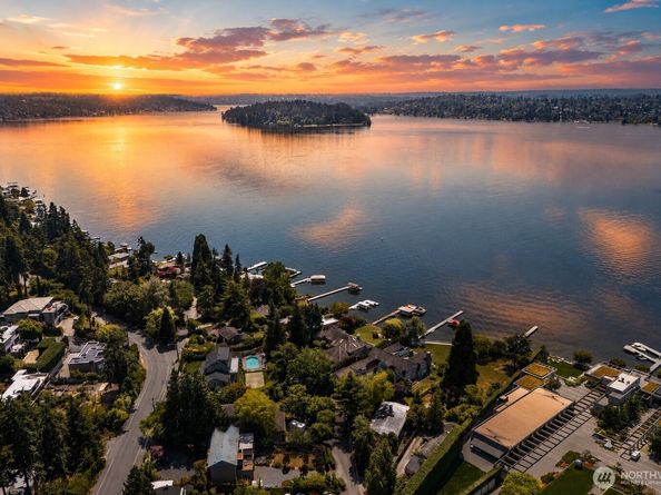 3225 W Mercer Way, Mercer Island WA 98040