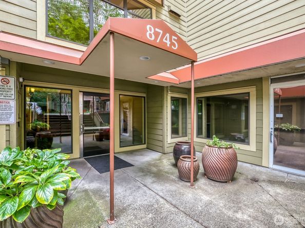 8745 Greenwood Avenue N 115, Seattle WA 98103