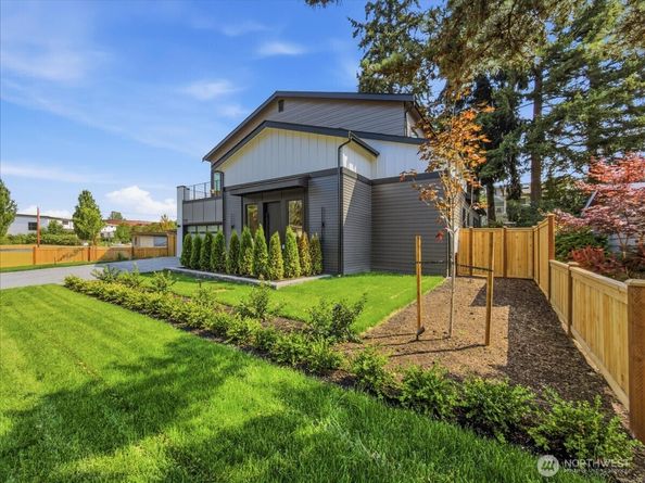 1212 143rd Avenue SE, Bellevue WA 98007