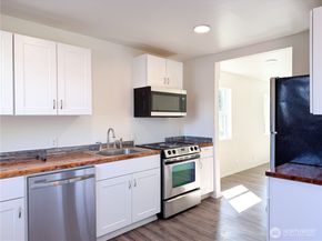 22024 Military Rd S, SeaTac WA 98198
