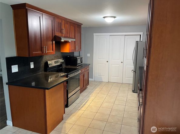 2419 SW 307th Street, Federal Way WA 98023