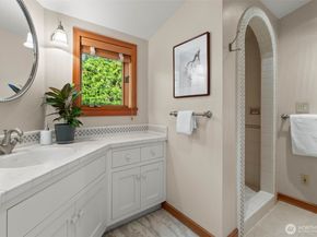 1121 Irene Place NE, Bainbridge Island WA 98110
