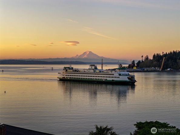 1121 Irene Place NE, Bainbridge Island WA 98110