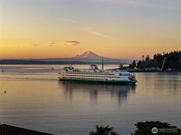 1121 Irene Place NE, Bainbridge Island WA 98110