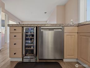 601 W Mercer Place 301, Seattle WA 98119