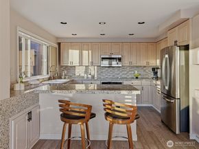 601 W Mercer Place 301, Seattle WA 98119