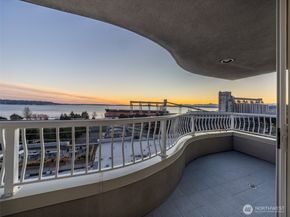 601 W Mercer Place 301, Seattle WA 98119