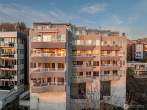 601 W Mercer Place 301, Seattle WA 98119