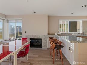 601 W Mercer Place 301, Seattle WA 98119