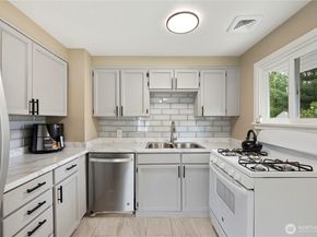 15401 2nd Avenue NE, Shoreline WA 98155