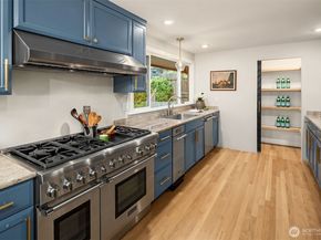 15238 NE 3rd Place, Bellevue WA 98007
