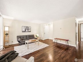 6107 204th Street SW D2, Lynnwood WA 98036