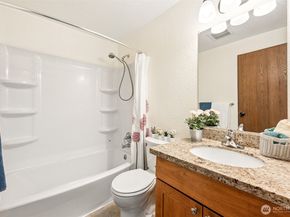 6107 204th Street SW D2, Lynnwood WA 98036