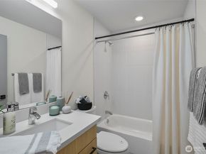 2440 NW 60th Street B, Seattle WA 98107