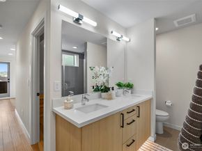 2440 NW 60th Street B, Seattle WA 98107
