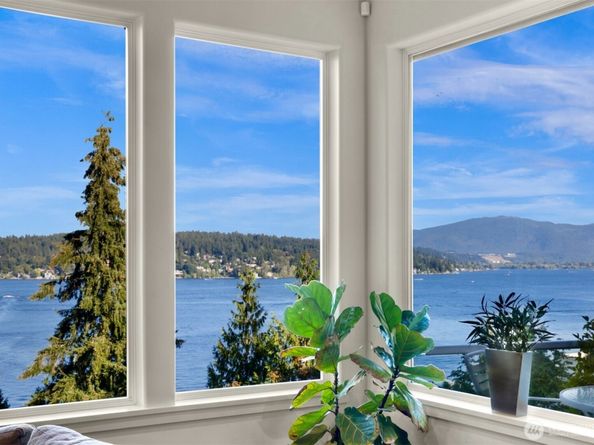 1120 W Lake Sammamish Parkway SE, Bellevue WA 98008