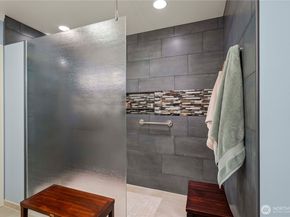 102 8th Lane 102, Kirkland WA 98033