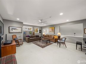 102 8th Lane 102, Kirkland WA 98033