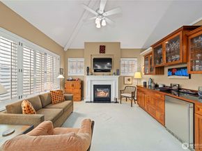 102 8th Lane 102, Kirkland WA 98033