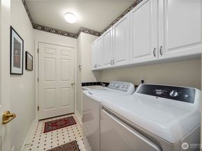 102 8th Lane 102, Kirkland WA 98033