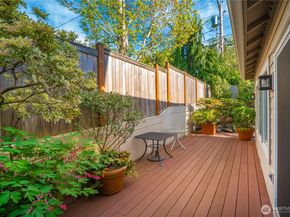 102 8th Lane 102, Kirkland WA 98033