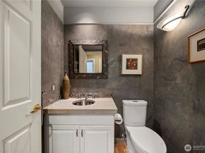 102 8th Lane 102, Kirkland WA 98033