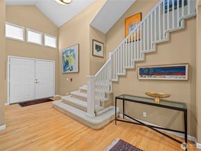 102 8th Lane 102, Kirkland WA 98033