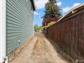 2111 201st Place SW, Lynnwood WA 98036
