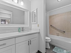 12221 100th Avenue NE B102, Kirkland WA 98034