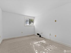 12221 100th Avenue NE B102, Kirkland WA 98034