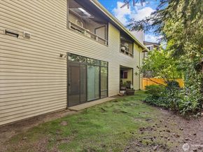 12221 100th Avenue NE B102, Kirkland WA 98034