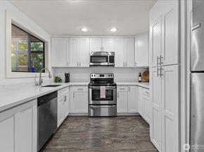 12221 100th Avenue NE B102, Kirkland WA 98034