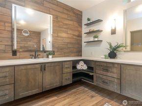 18631 E Spring Lake Drive SE, Renton WA 98058