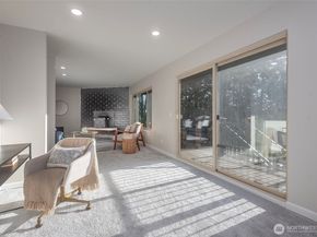 18631 E Spring Lake Drive SE, Renton WA 98058