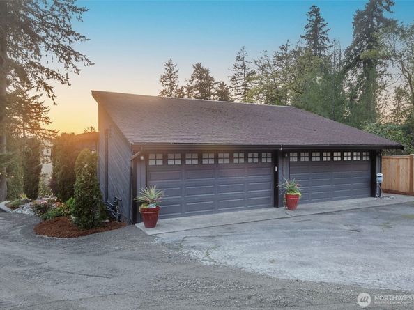 18631 E Spring Lake Drive SE, Renton WA 98058