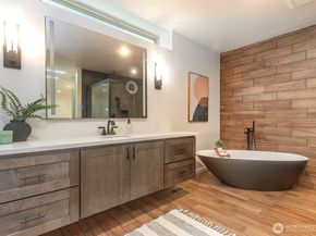 18631 E Spring Lake Drive SE, Renton WA 98058