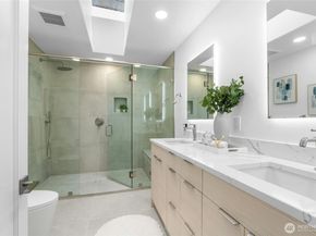 8953 NE 116th Place, Kirkland WA 98034