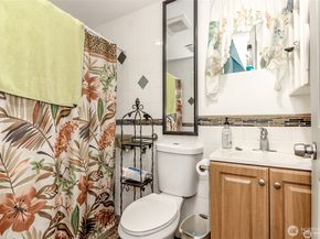 12501 SE 203 Place SE, Kent WA 98031