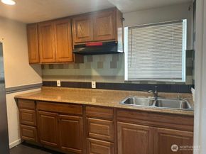 12501 SE 203 Place SE, Kent WA 98031