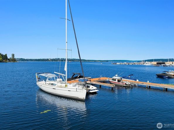4561 Lake Washington Boulevard NE 306, Kirkland WA 98033