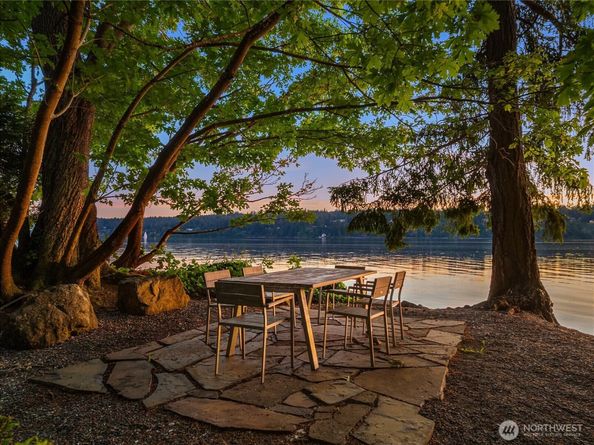 7733 Hansen Road NE, Bainbridge Island WA 98110