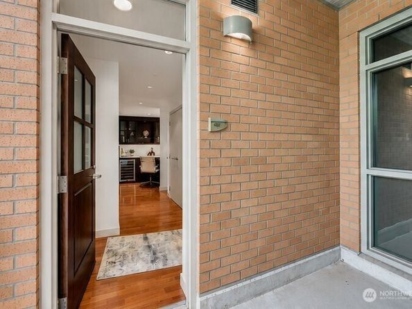 10610 NE 9th Place 400, Bellevue WA 98004