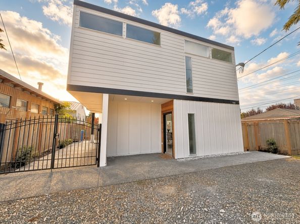 708 N 102nd Street 2, Seattle WA 98133