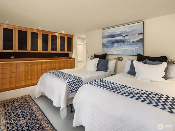 4712 SW Brace Point Drive, Seattle WA 98136