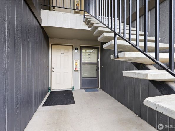 3590 Narrows View Lane NE 102, Bremerton WA 98310