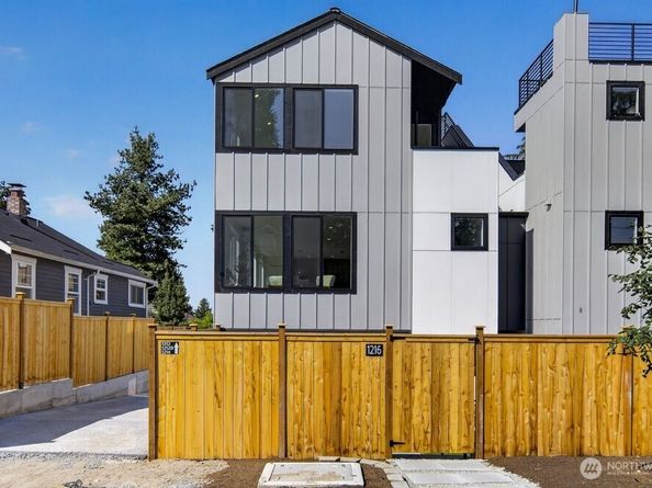 1216 NE 100th Street, Seattle WA 98125