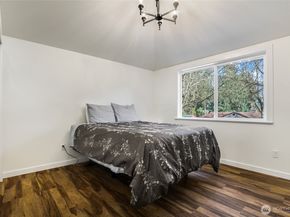 14517 Meridian Avenue N, Shoreline WA 98133