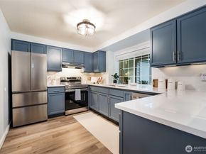 10016 NE 120th Lane F103, Kirkland WA 98034