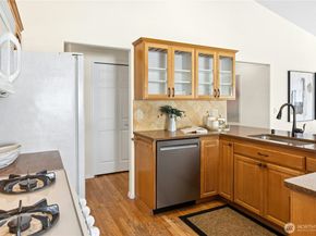 19424 2nd Drive SE B, Bothell WA 98012